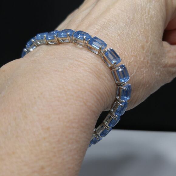 Vintage Monet Light Blue Lucite Rhinestone Bracelet, Rhodium Plated - Picture 10 of 10